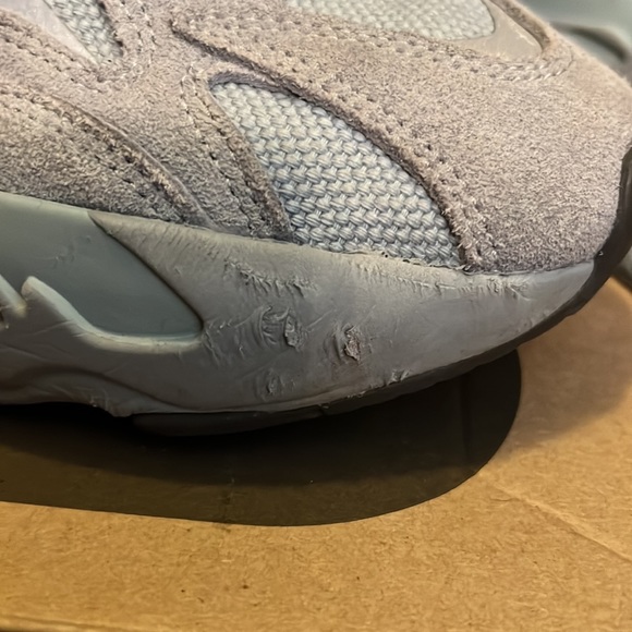 Yeezy 700 v2 hospital blue - Picture 2 of 5